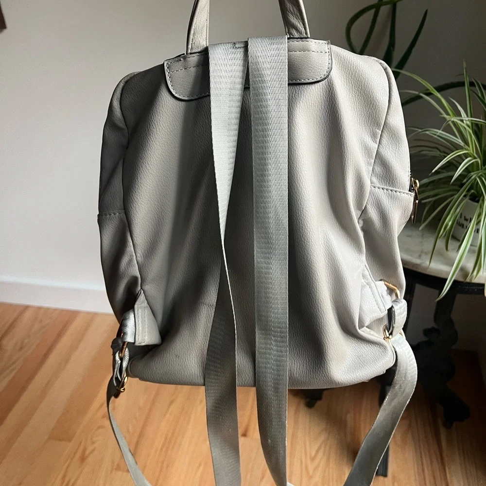 Stylish Cream Backpack - Picture 5 of 6